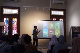 Angger "Dusdukduk" Berbagi Peluang Usaha Berbahan Kardus