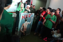 Yenny akan lelang lukisan bergambar Jokowi