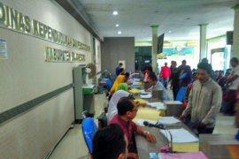 Dukcapil Bojonegoro Batasi Warga Pencari KTP-E