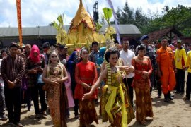 Hadiri Labuh Laut Nelayan Cengkrong, Emil Dorong Warga Kreatif Kembangkan Wisata
