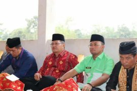 Wujud syukur atas hasil panen, masyarakat Sijunjung Bakaua Adat