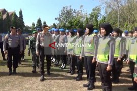 Polres Madiun Amanakan Delapan Titik Perbatasan saat Suroan (Video)
