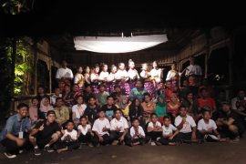 Desa Barikin HST Desanya  Para Seniman