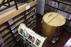 Membaca komik sambil "ngafe" di Zeo Comics