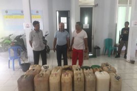 Satpol PP Pasaman Barat amankan mobil bawa 24 jerigen tuak