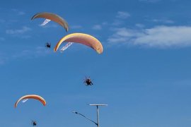 Atraksi paramotor meriahkan Sail Moyo Tambora