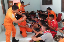 Basarnas Nias edukasi pelajat teknik dasar SAR