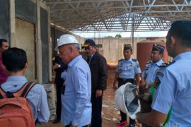 Nelayan Popoh Gelar Labuh Laut Tradisi "Suroan"