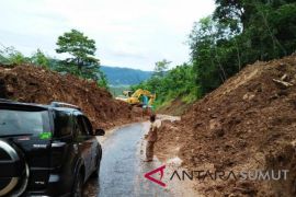 Jalur Pantai Barat mulai bisa dilewati kendaraan