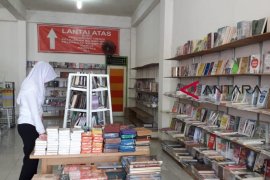 Toko buku ramai diserbu jelang seleksi CPNS