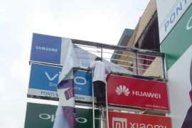 Pemkot Pontianak tertibkan reklame karena tidak bayar pajak