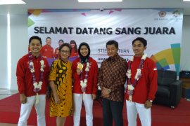 Defia Rosmaniar kembali ke kampus disambut sukacita