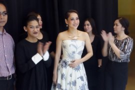 BCL tergila-gila perhiasan emas bersentuhan tradisional