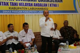 Labuhanbatu komitmen berdayakan petani dan nelayan