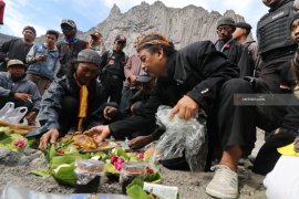 Larung Sesaji Gunung Kelud