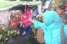 Warga Ponorogo Berebut "Apuah" Kirab Pusaka