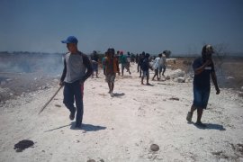 Petani Babau bongkar paksa portal di saluran irigasi