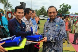 Bupati Bangka Barat ajak warga jaga semangat gotong royong