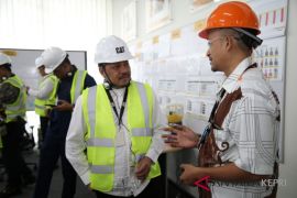 Caterpillar kesulitan impor bahan baku