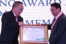 Guru Besar IPB raih penghargaan LIPI Sarwono Award XVII