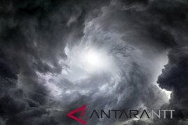 Masyarakat diminta mewaspada meski siklon tropis Goni jauhi Indonesia