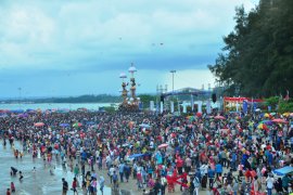 Ribuan Wisatawan Saksikan Pesta Budaya Tabuik Pariaman