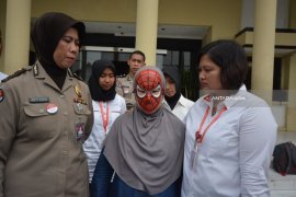 Polisi Tangkap Pengelola Panti Pijat "Bu Mamik"