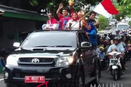 Peraih medali Asian Games diarak keliling kota