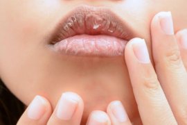Cara alami atasi bibir kering dan pecah-pecah agar tampil percaya diri