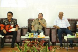 Bupati apresiasi gelaran kabel laut sistem kelistrikan