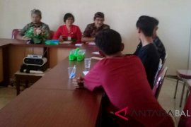 Disnaker Jembrana mediasi buruh pabrik pengalengan ikan tuntut pesangon