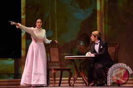 Reza Rahadian dan Chelsea Islan akan adu akting lagi di "Bunga Penutup Abad"