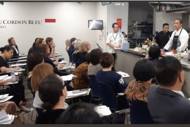 Koki Indonesia ajarkan cara masak soto di Le Cordon Bleu Paris