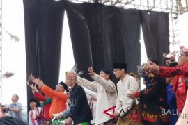 Capres-cawapres lepas burung merpati simbol kampanye damai