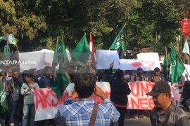 HMI Cabang Surabaya Tuntut Pemerintah Respons Permasalahan Ekonomi (Video)