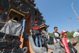 Peserta Kirab Pemuda Kunjungi Desa Wisata Banuroja