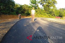 Jalan aspal pertama di Mahakam Ulu terbangun