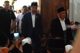 Presiden Minta Santri Tidak Mudah Percaya Berita Hoaks