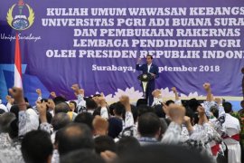 Jokowi: presiden disuruh loncat namanya gila bro