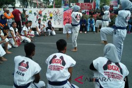 Sosialisasi PORA di free car day meriah