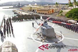 KRI Makassar berangkatkan ribuan sukarelawan ke Sulteng