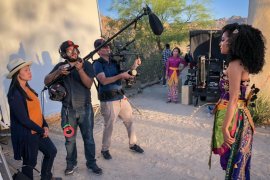 Livi Zheng Sutradarai Video Musik di Amerika Serikat