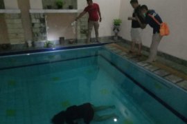 Polisi ungkap mayat dalam kolam rumah mewah