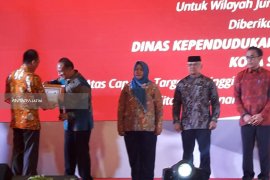 Dapat Penghargaan, Dispendukcapil Surabaya Terus Ciptakan Inovasi Baru Pelayanan Publik