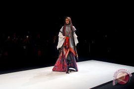 Busana muslim rancangan Meeta Fauzan menarik perhatian di Paris