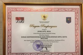 Dispendukcapil Kota Malang Raih Penghargaan "Dukcapil Bisa" dari kemendagri
