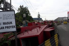 Pembangunan jembatan Sungqi Wampu Langkat belum rampung