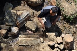 Penelitian struktur batuan candi Ngempon