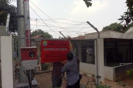 Pemkot Bekasi bongkar dua menara telekomunikasi ilegal