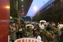 Ratusan Peserta UCLG-Aspac Diarak Naik Becak dan Perahu di Surabaya (Video)